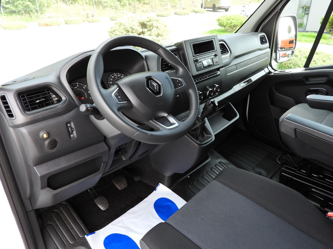 RENAULT MASTER TARPAULIN LIFT 9 PALLETS WEBASTO CRUISE CONTROL LED LIGHTS PNEUMATICS AIR CONDITIONING 165HP - Комбе со церада: слика 2 RENAULT MASTER TARPAULIN LIFT 9 PALLETS WEBASTO CRUISE CONTROL LED LIGHTS PNEUMATICS AIR CONDITIONING 165HP - Комбе со церада: слика 2