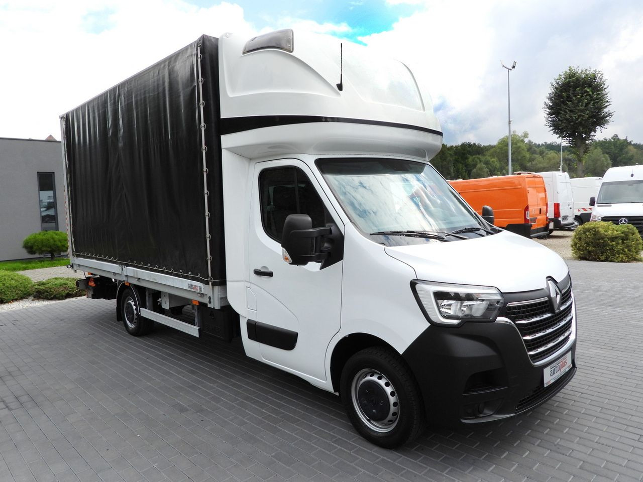 RENAULT MASTER TARPAULIN LIFT 9 PALLETS WEBASTO CRUISE CONTROL LED LIGHTS PNEUMATICS AIR CONDITIONING 165HP - Комбе со церада: слика 4 RENAULT MASTER TARPAULIN LIFT 9 PALLETS WEBASTO CRUISE CONTROL LED LIGHTS PNEUMATICS AIR CONDITIONING 165HP - Комбе со церада: слика 4