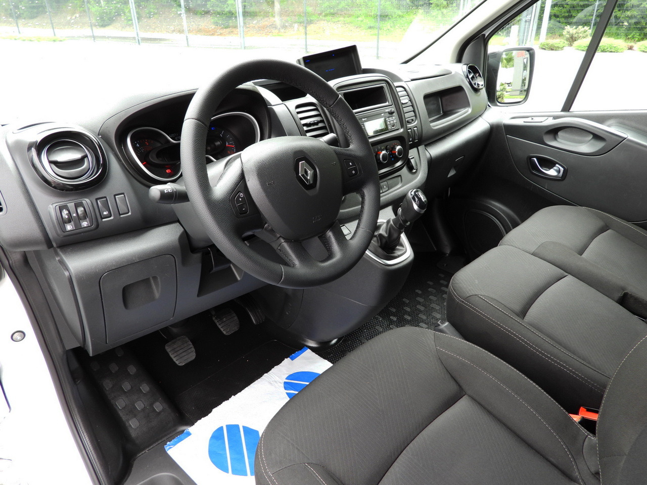 RENAULT TRAFIC REFRIGERATOR VAN -5*C POWER SUPPLY 230V CRUISE CONTROL LED LIGHTS AIR CONDITIONING 120HP - Комбе ладилник: слика 2 RENAULT TRAFIC REFRIGERATOR VAN -5*C POWER SUPPLY 230V CRUISE CONTROL LED LIGHTS AIR CONDITIONING 120HP - Комбе ладилник: слика 2