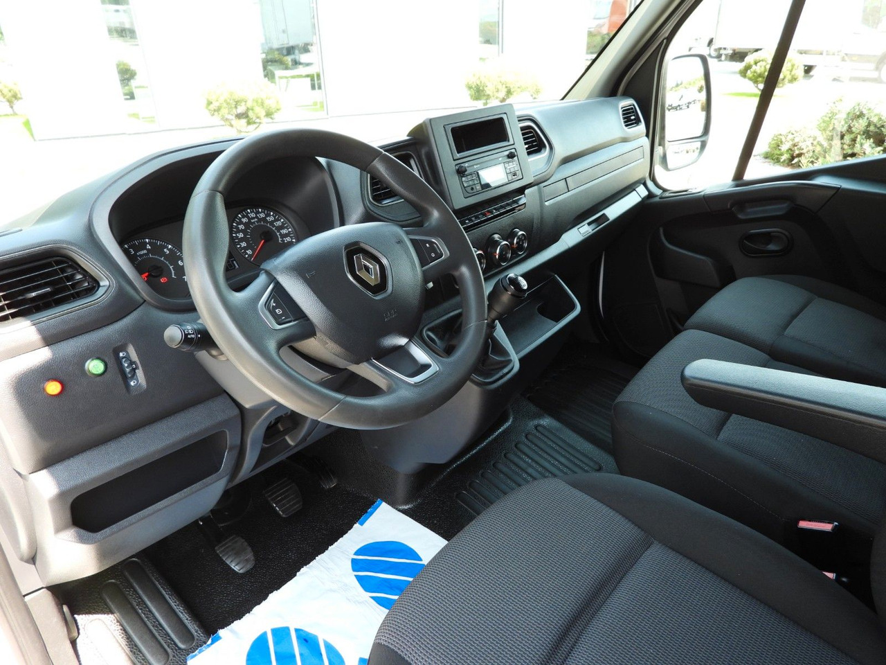 Renault MASTER KOFFER AUFZUG 8 PALETTEN TEMPOMAT LED - Комбе фургон: слика 2 Renault MASTER KOFFER AUFZUG 8 PALETTEN TEMPOMAT LED - Комбе фургон: слика 2