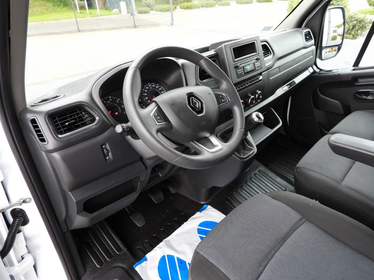 Renault MASTER PRITSCHE PLANE 10 PALETTEN TEMPOMAT A/C - Комбе со церада: слика 2 Renault MASTER PRITSCHE PLANE 10 PALETTEN TEMPOMAT A/C - Комбе со церада: слика 2