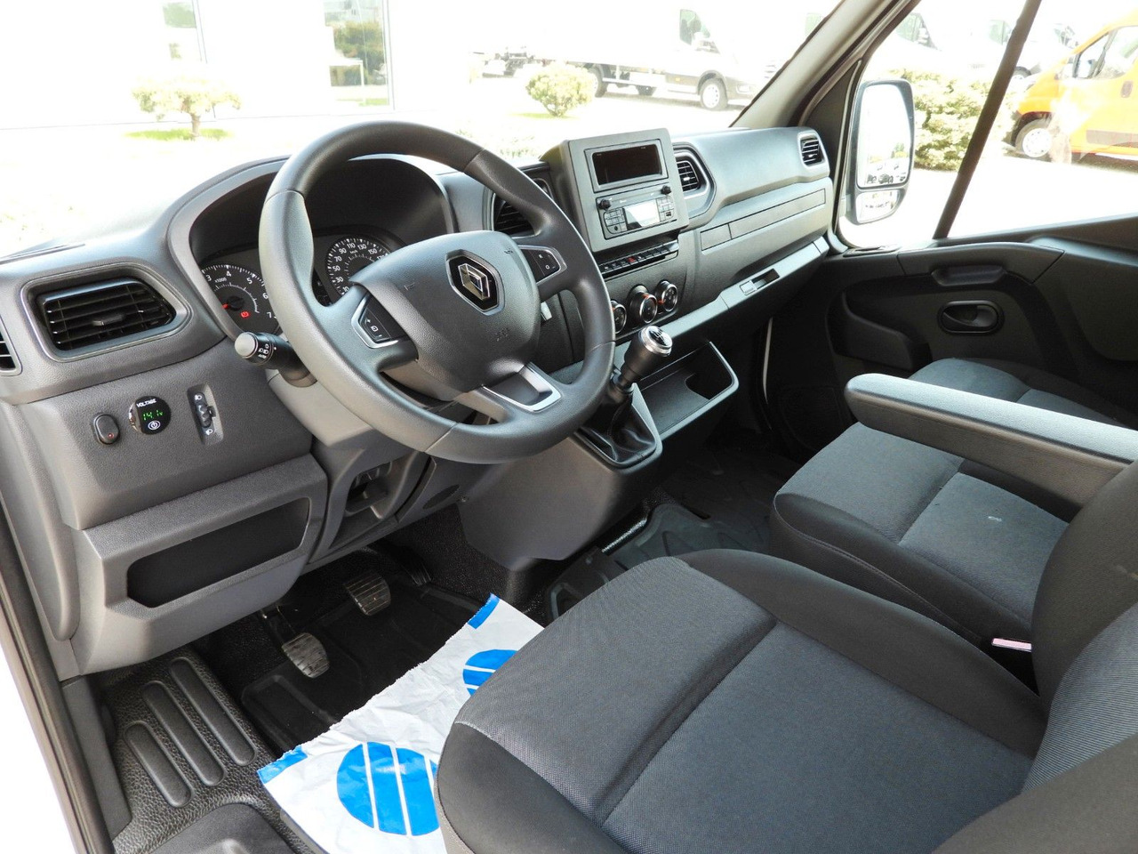 Renault MASTER PRITSCHE PLANE 10 PALETTEN WEBASTO A/C - Комбе со церада: слика 2 Renault MASTER PRITSCHE PLANE 10 PALETTEN WEBASTO A/C - Комбе со церада: слика 2