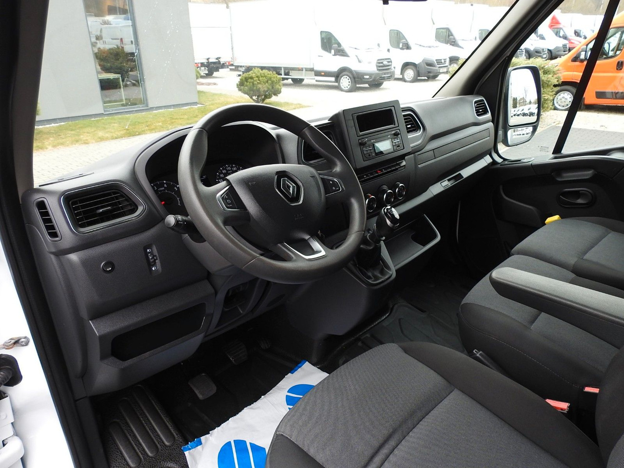 Renault MASTER PRITSCHE PLANE 10 PALETTEN WEBASTO A/C - Комбе со церада: слика 2 Renault MASTER PRITSCHE PLANE 10 PALETTEN WEBASTO A/C - Комбе со церада: слика 2