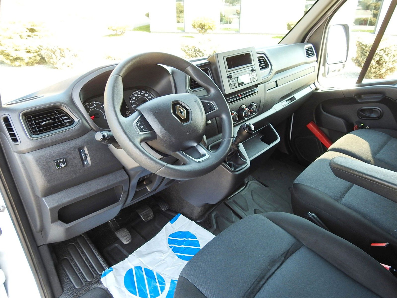 Renault MASTER PRITSCHE PLANE 10 PALETTEN WEBASTO A/C - Комбе со церада: слика 2 Renault MASTER PRITSCHE PLANE 10 PALETTEN WEBASTO A/C - Комбе со церада: слика 2
