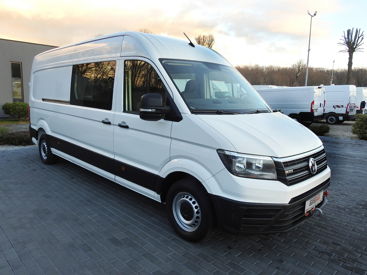VOLKSWAGEN CRAFTER 4X4 4MOTION BOX DELIVERY VAN 7 SEATS AIR CONDITIONING 140HP - Товарно комбе: слика 4 VOLKSWAGEN CRAFTER 4X4 4MOTION BOX DELIVERY VAN 7 SEATS AIR CONDITIONING 140HP - Товарно комбе: слика 4