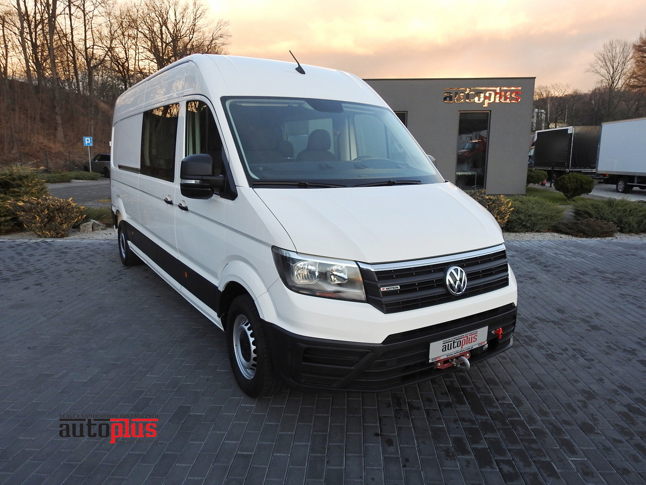 VOLKSWAGEN CRAFTER 4X4 4MOTION BOX DELIVERY VAN 7 SEATS AIR CONDITIONING 140HP - Товарно комбе: слика 1 VOLKSWAGEN CRAFTER 4X4 4MOTION BOX DELIVERY VAN 7 SEATS AIR CONDITIONING 140HP - Товарно комбе: слика 1