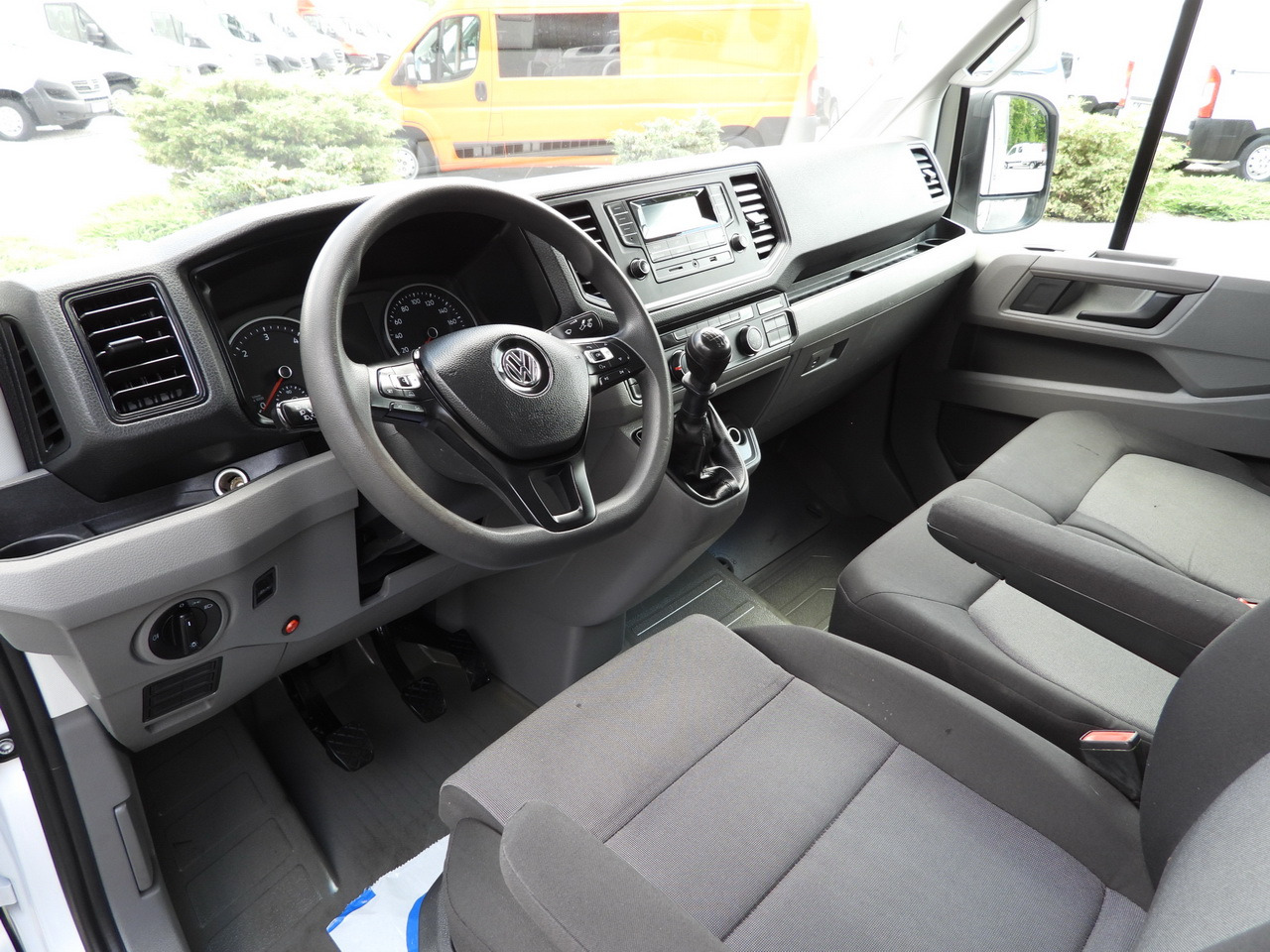 VOLKSWAGEN CRAFTER TARPAULIN 10 PALLETS WEBASTO CRUISE CONTROL AIR CONDITIONING 180HP - Комбе со церада: слика 2 VOLKSWAGEN CRAFTER TARPAULIN 10 PALLETS WEBASTO CRUISE CONTROL AIR CONDITIONING 180HP - Комбе со церада: слика 2