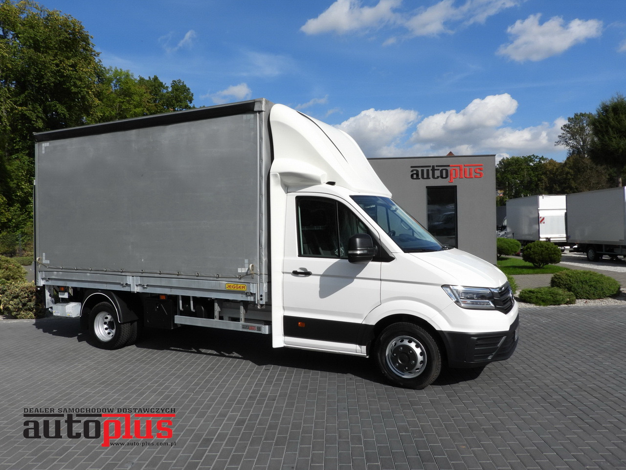 VOLKSWAGEN CRAFTER TARPAULIN LIFT 8 PALLETS CRUISE CONTROL LED LIGHTS TWIN WHEELS AIR CONDITIONING 180HP - Комбе со церада: слика 1 VOLKSWAGEN CRAFTER TARPAULIN LIFT 8 PALLETS CRUISE CONTROL LED LIGHTS TWIN WHEELS AIR CONDITIONING 180HP - Комбе со церада: слика 1