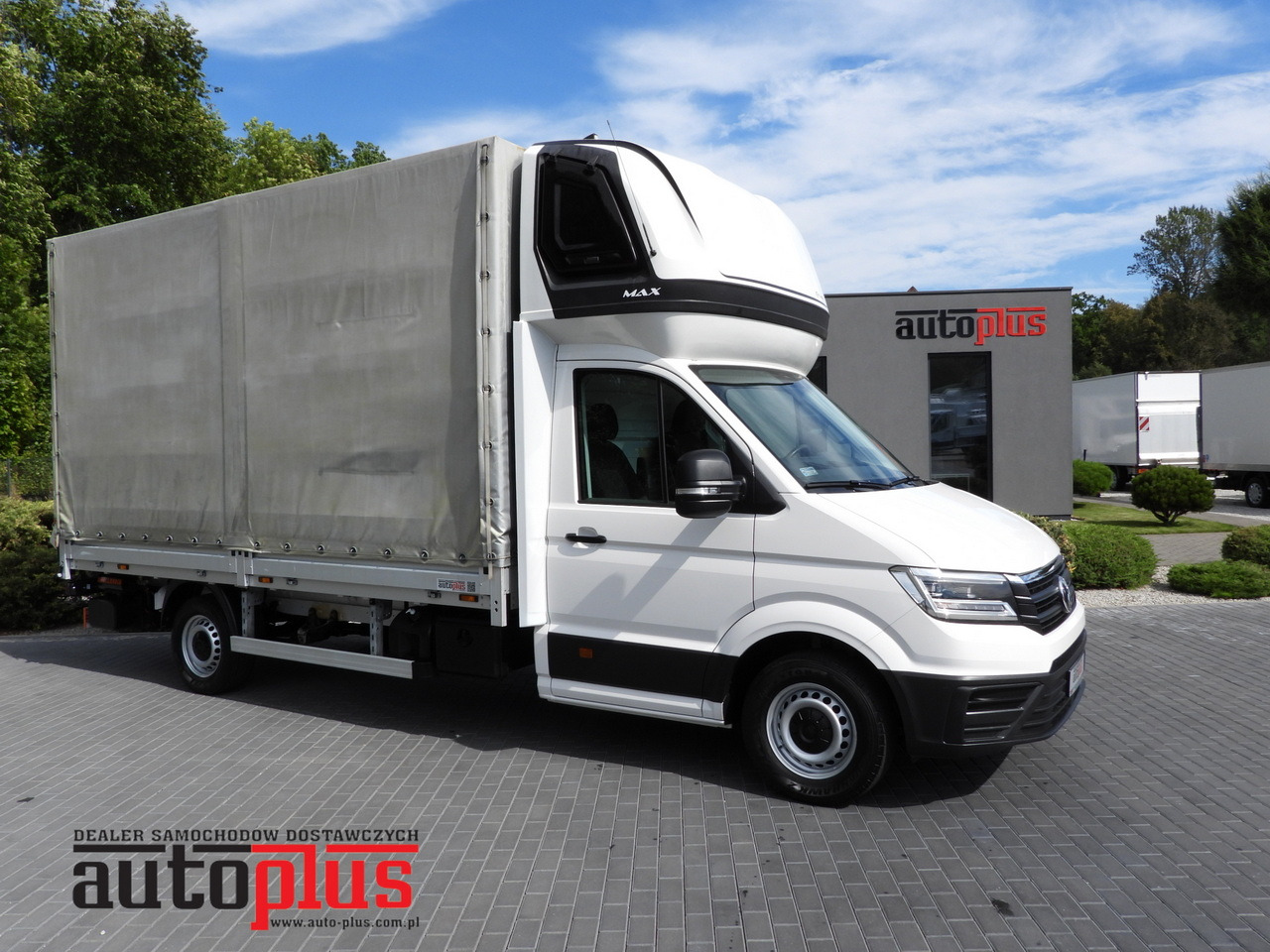 VOLKSWAGEN CRAFTER TARPAULIN LIFT 8 PALLETS WEBASTO CRUISE CONTROL LED LIGHTS AIR CONDITIONING 180HP - Комбе со церада: слика 1 VOLKSWAGEN CRAFTER TARPAULIN LIFT 8 PALLETS WEBASTO CRUISE CONTROL LED LIGHTS AIR CONDITIONING 180HP - Комбе со церада: слика 1