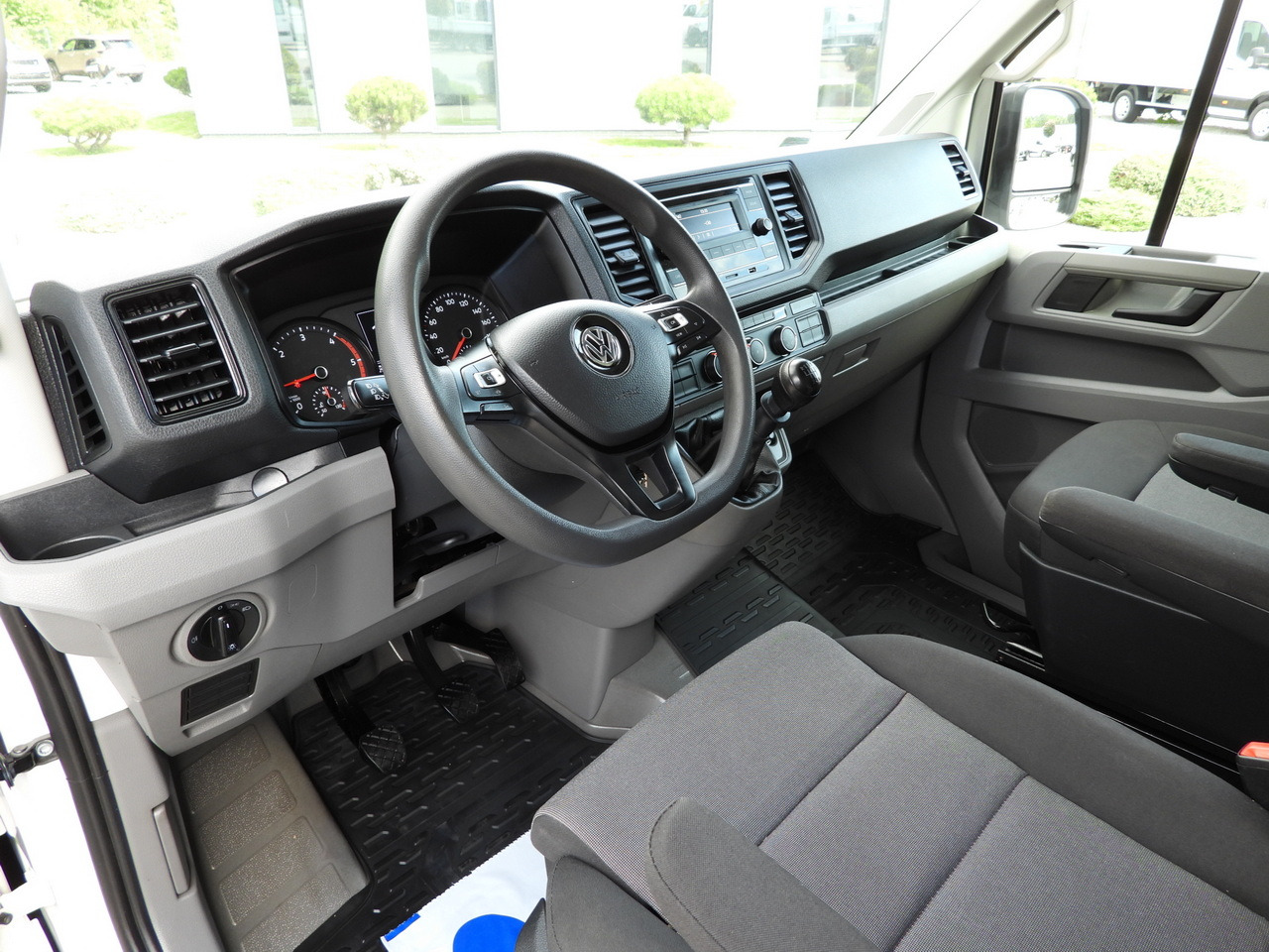 VOLKSWAGEN CRAFTER TARPAULIN LIFT 8 PALLETS WEBASTO CRUISE CONTROL LED LIGHTS AIR CONDITIONING 180HP - Комбе со церада: слика 2 VOLKSWAGEN CRAFTER TARPAULIN LIFT 8 PALLETS WEBASTO CRUISE CONTROL LED LIGHTS AIR CONDITIONING 180HP - Комбе со церада: слика 2
