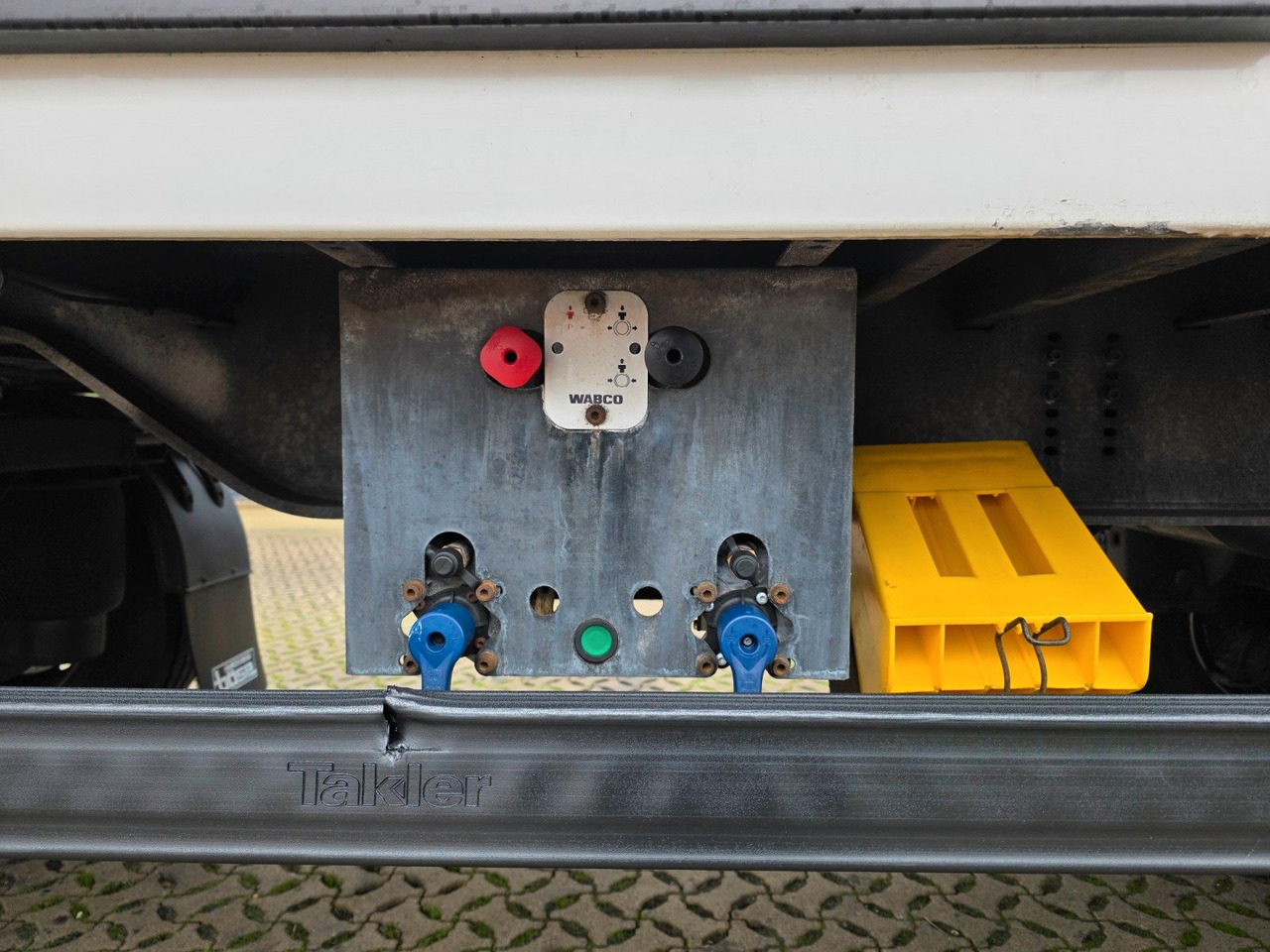 Камион за пијалоци Iveco Stralis 460 / Ldbw / Lenkachse / Liftachse: слика 38 Камион за пијалоци Iveco Stralis 460 / Ldbw / Lenkachse / Liftachse: слика 38