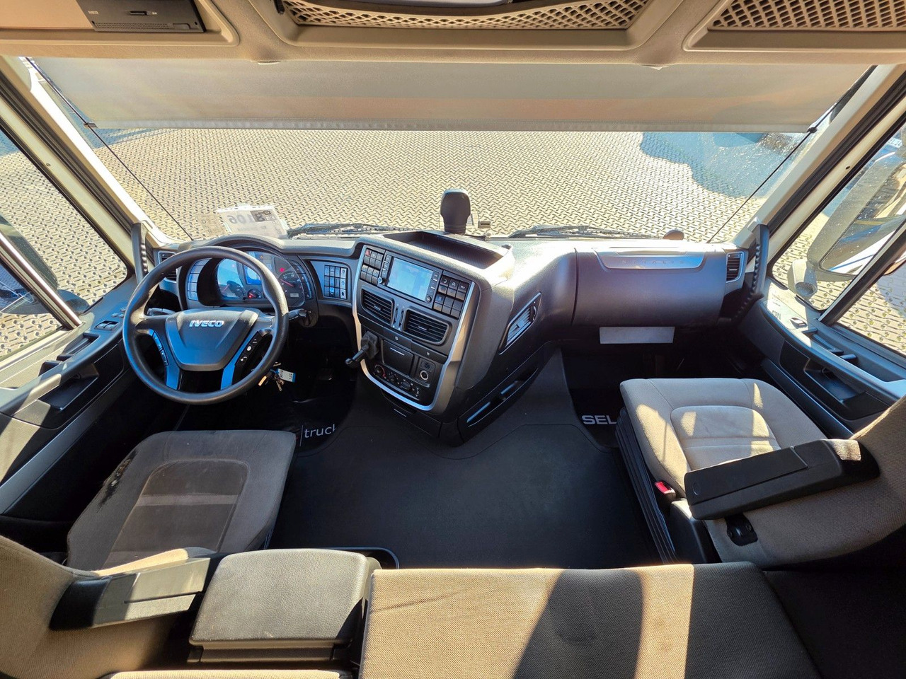 Камион за пијалоци Iveco Stralis 460 / Ldbw / Lenkachse / Liftachse: слика 21 Камион за пијалоци Iveco Stralis 460 / Ldbw / Lenkachse / Liftachse: слика 21