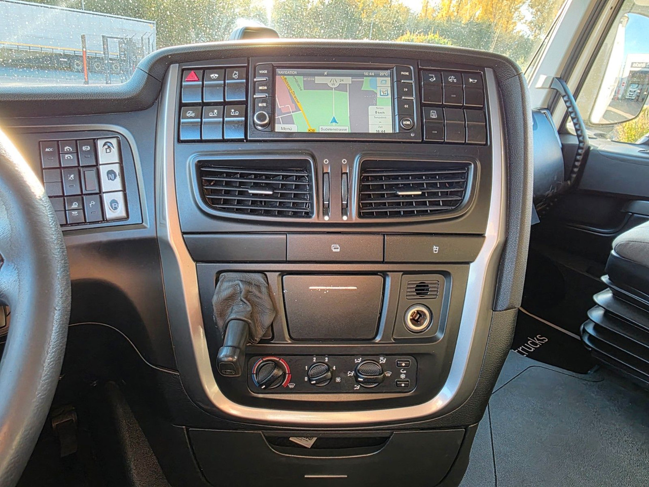 Камион за пијалоци Iveco Stralis 460 / Ldbw / Lenkachse / Liftachse: слика 23 Камион за пијалоци Iveco Stralis 460 / Ldbw / Lenkachse / Liftachse: слика 23