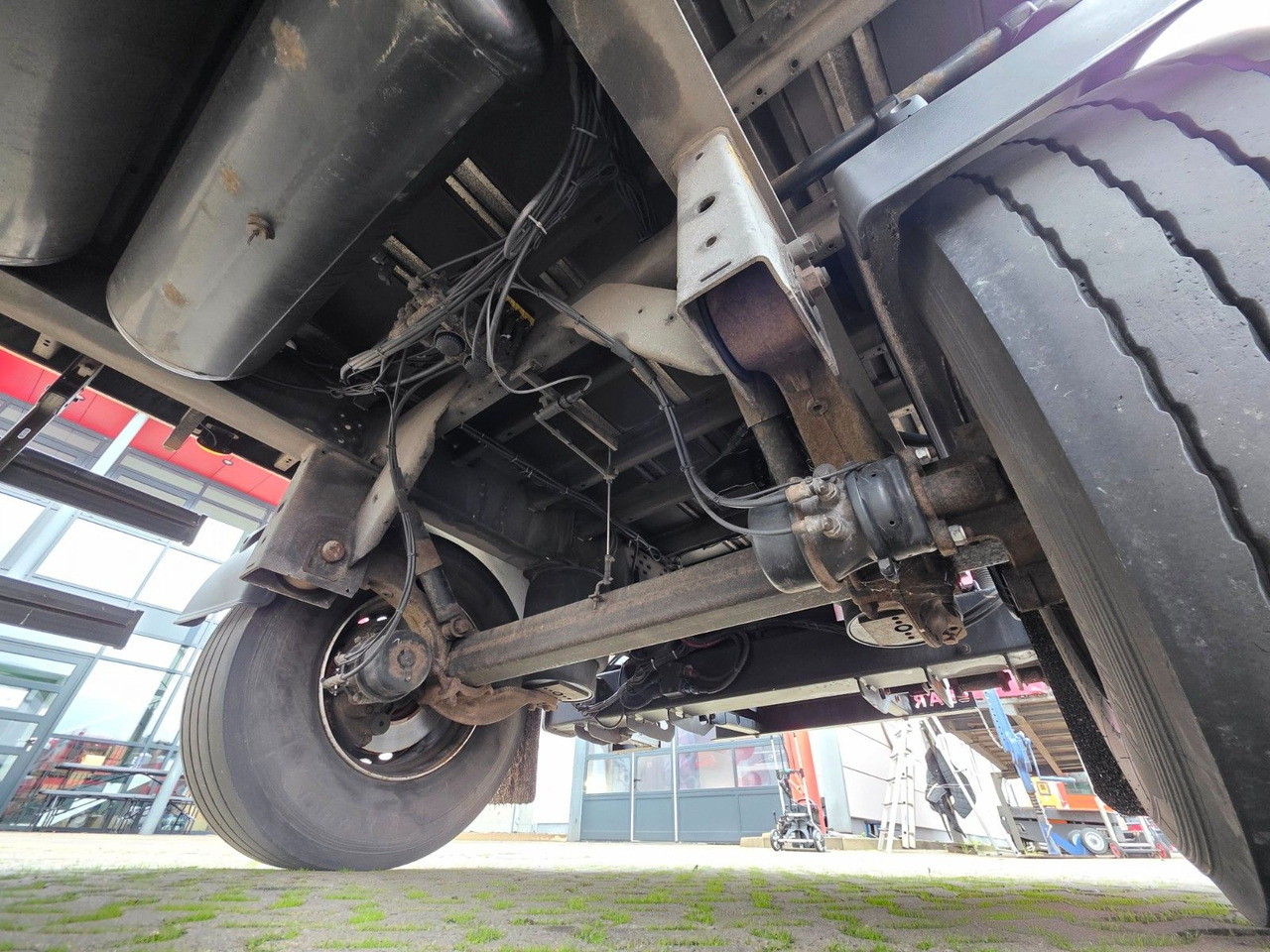 Камион за пијалоци Iveco Stralis 460 / Ldbw / Lenkachse / Liftachse: слика 40 Камион за пијалоци Iveco Stralis 460 / Ldbw / Lenkachse / Liftachse: слика 40