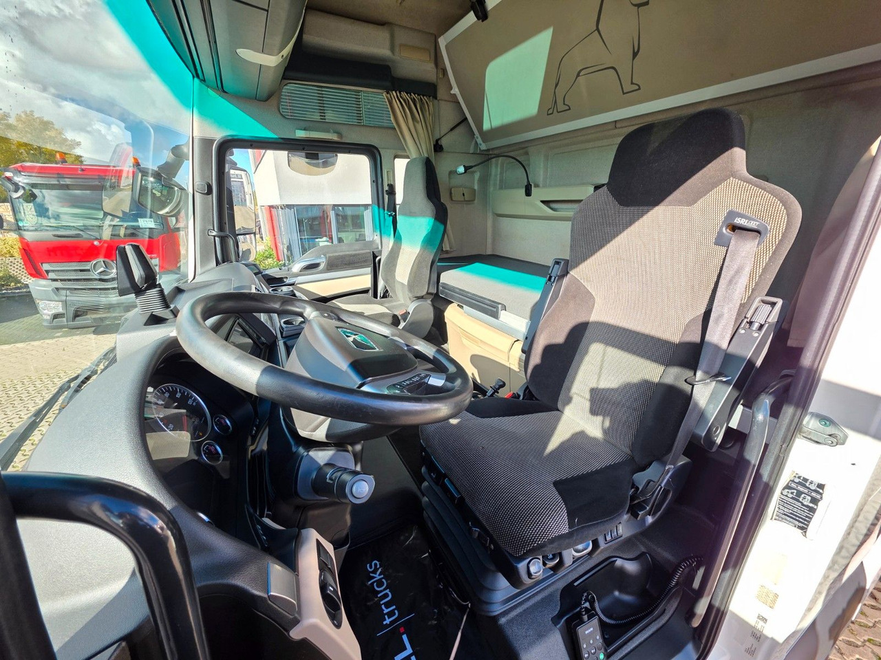 Камион влекач MAN TGX 18.460 4X2 LL-U / Retarder / 2 Tanks: слика 30