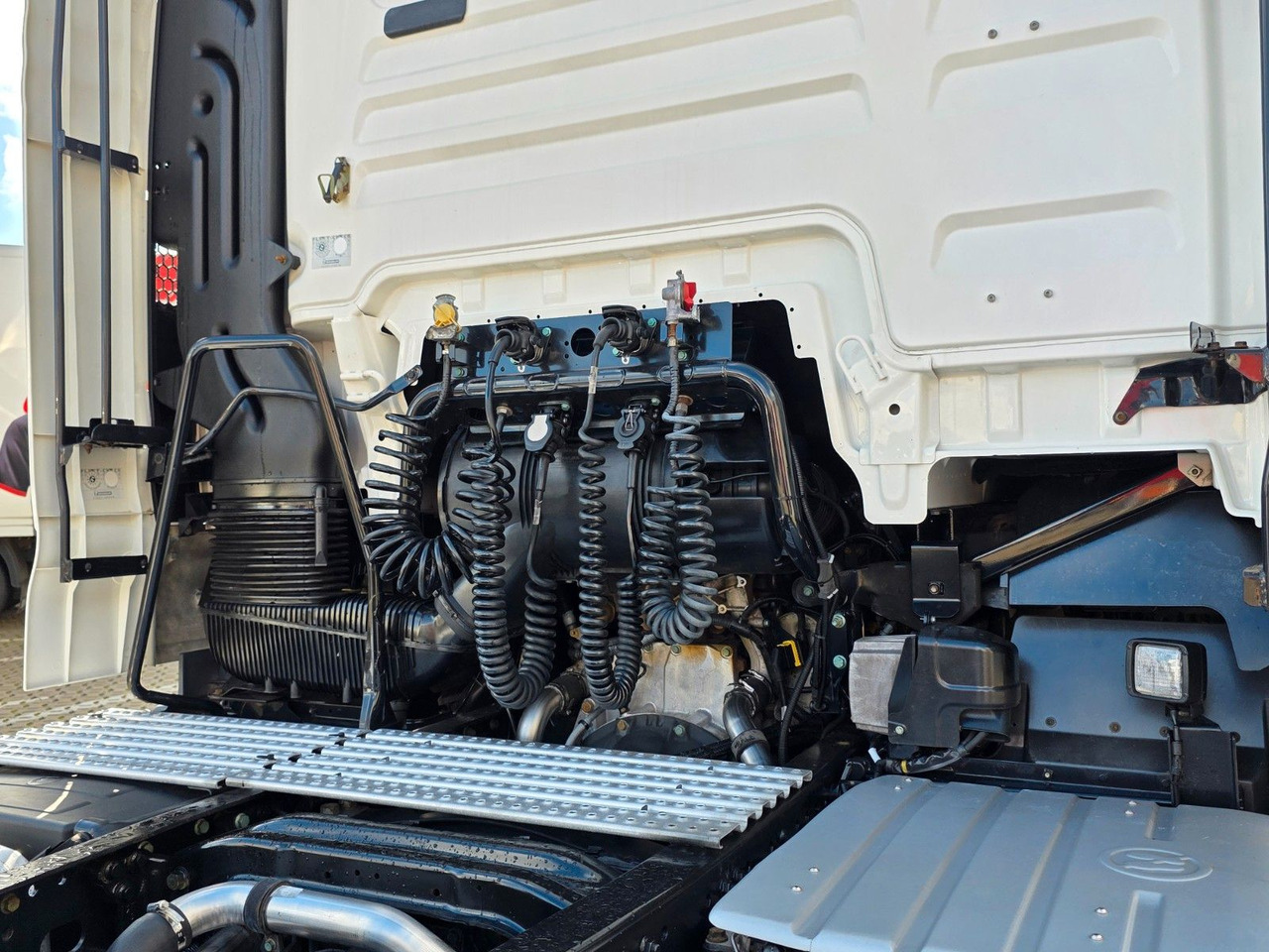 Камион влекач MAN TGX 18.460 4X2 LL-U / Retarder / 2 Tanks: слика 18