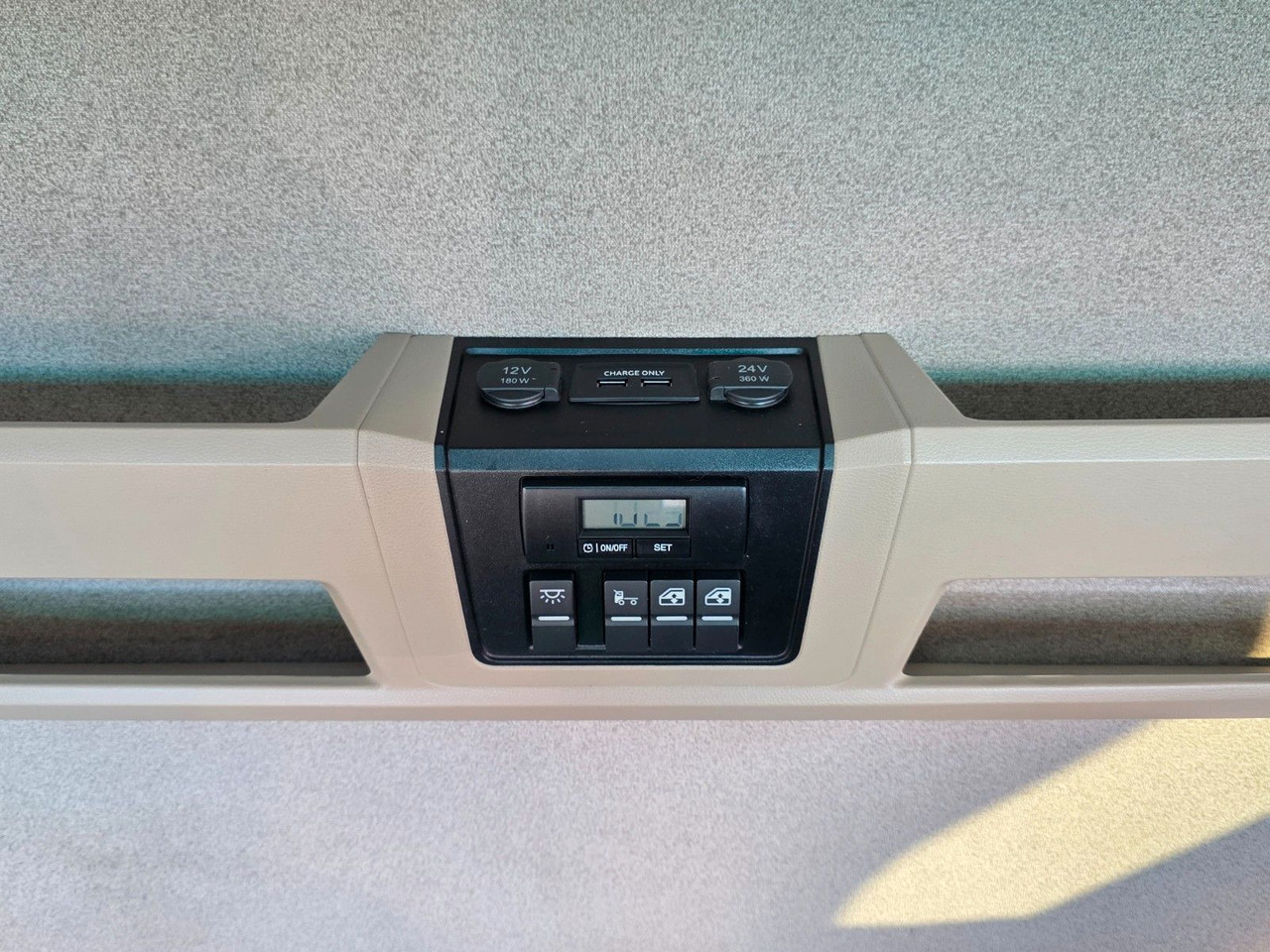 Камион влекач MAN TGX 18.460 4X2 LL-U / Retarder / 2 Tanks: слика 35