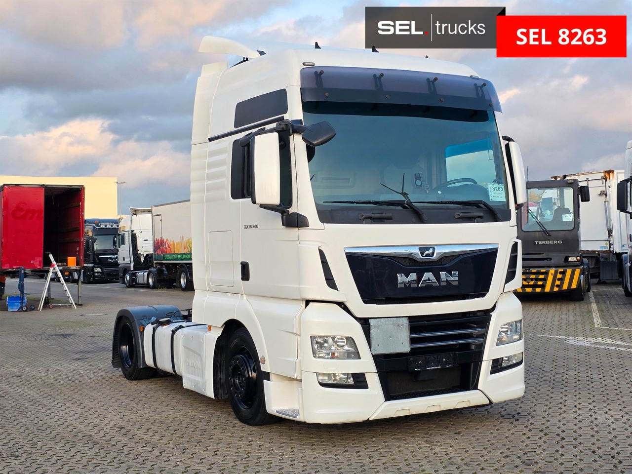 MAN TGX 18.500 4X2 LLS-U / 2 Tanks / Xenon - Камион влекач: слика 3 MAN TGX 18.500 4X2 LLS-U / 2 Tanks / Xenon - Камион влекач: слика 3