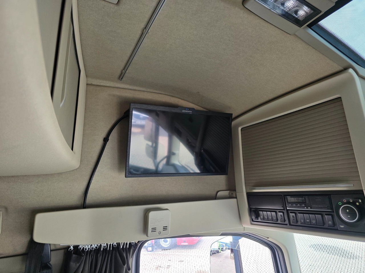 Камион влекач Volvo FH 540 / Retarder / Standklima / TV / 6D: слика 21