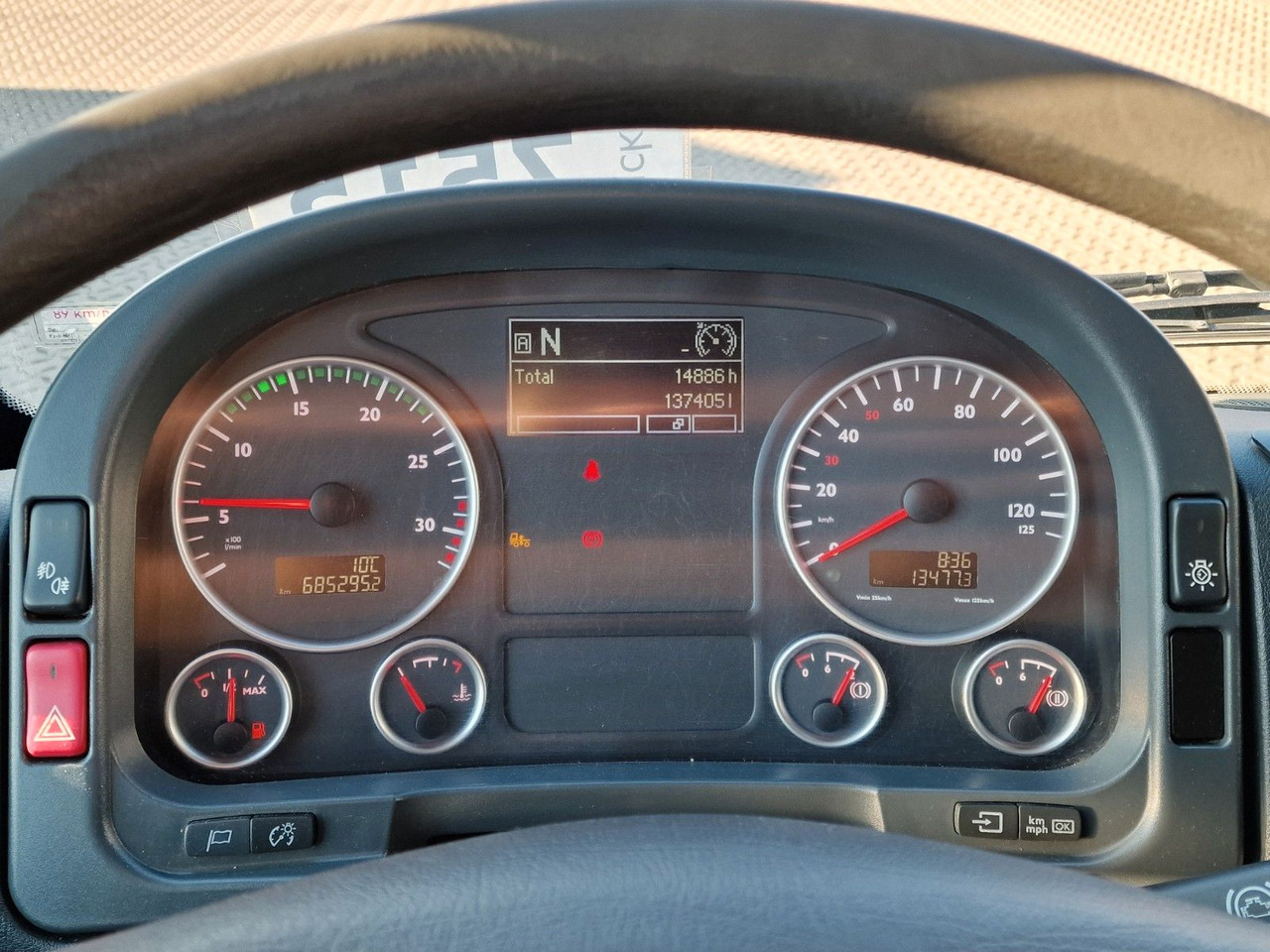 Камион ладилник MAN TGM 18.290 4X2 LL / Ladebordwand / 2 Tanks: слика 35 Камион ладилник MAN TGM 18.290 4X2 LL / Ladebordwand / 2 Tanks: слика 35