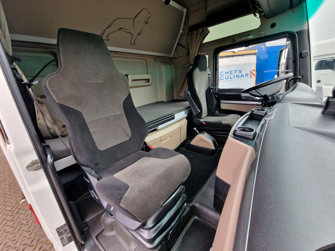 Камион со церада MAN TGX 18.470 4X2 LL/Intarder/Aluklap./Durchlade/6D: слика 15