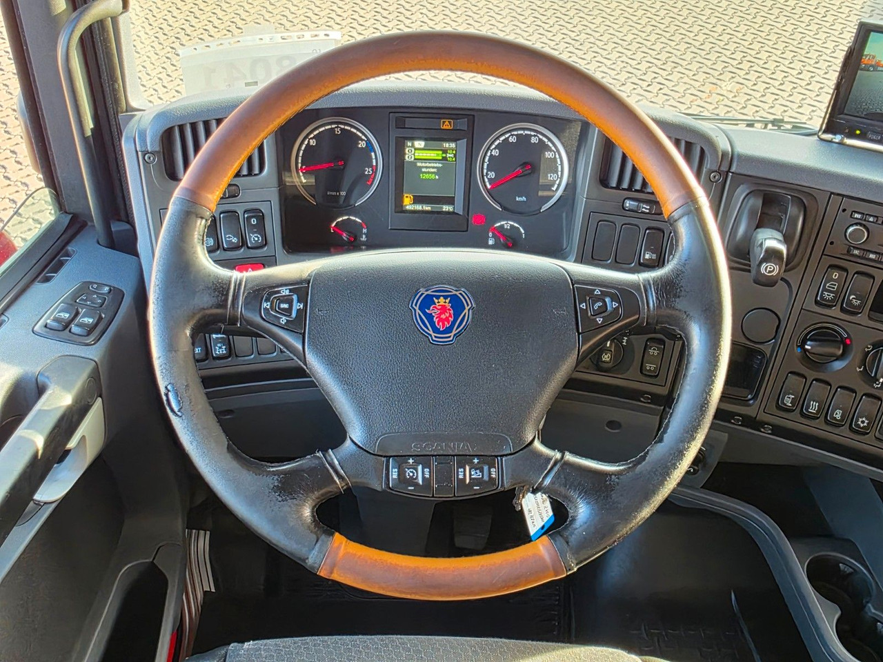 Камион со кран Scania R400 LB6X2*4HNB / Retarder / HIAB / Lenkachse: слика 35