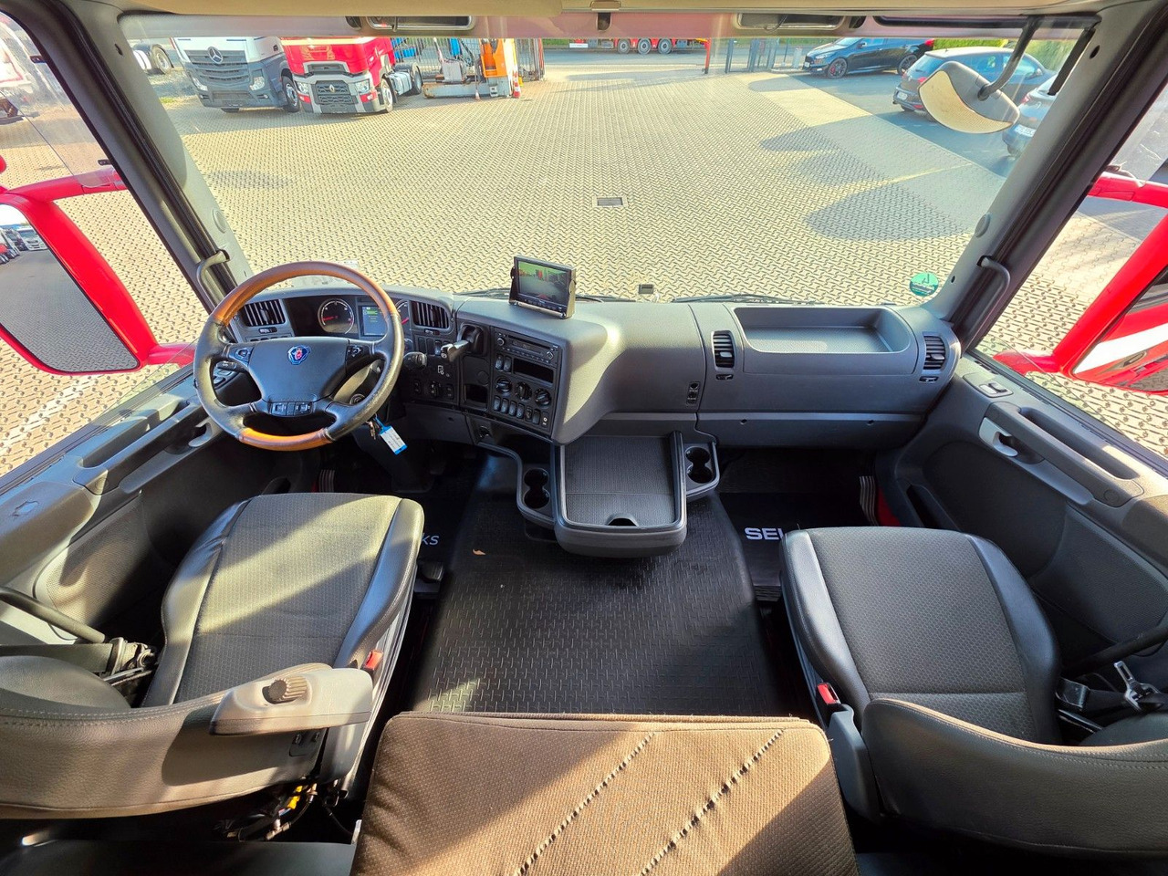 Камион со кран Scania R400 LB6X2*4HNB / Retarder / HIAB / Lenkachse: слика 31