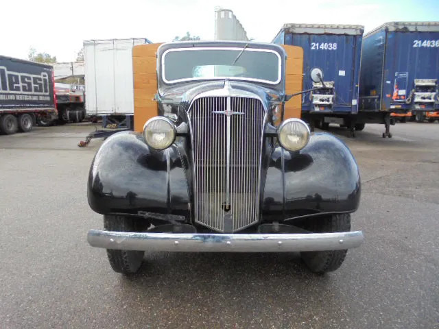 Chevrolet 1 1/2 TON FLATBED - Камион со платформа: слика 2 Chevrolet 1 1/2 TON FLATBED - Камион со платформа: слика 2