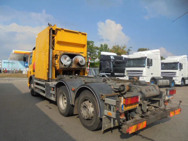 DAF 75.240 75 240 6X2 - Камион за ѓубре: слика 4 DAF 75.240 75 240 6X2 - Камион за ѓубре: слика 4