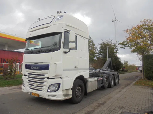 DAF XF 106 510 8X2 TRIPLE NL TRUCK - Камион со кука за подигање: слика 1 DAF XF 106 510 8X2 TRIPLE NL TRUCK - Камион со кука за подигање: слика 1
