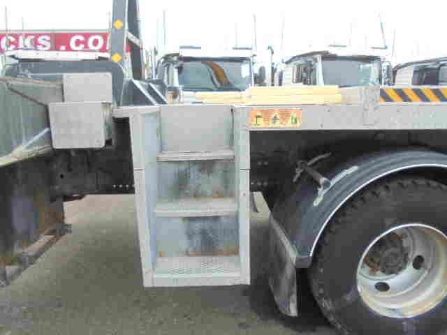 Камион со подигачка кошница Hino 700 6X4: слика 14