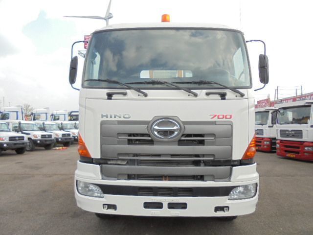 Камион со подигачка кошница Hino 700 6X4: слика 7