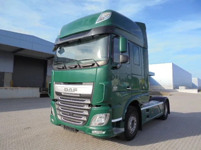 DAF XF 106.460 SUPER SPACE CAB - Камион влекач: слика 1 DAF XF 106.460 SUPER SPACE CAB - Камион влекач: слика 1