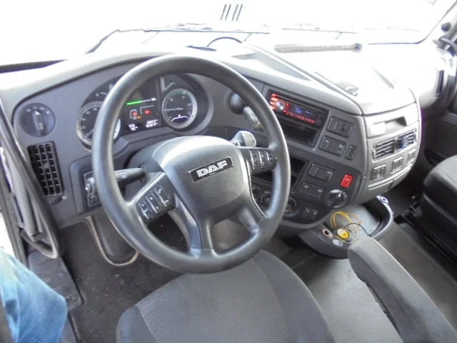 Interior photo 1: Камион влекач DAF XF 440