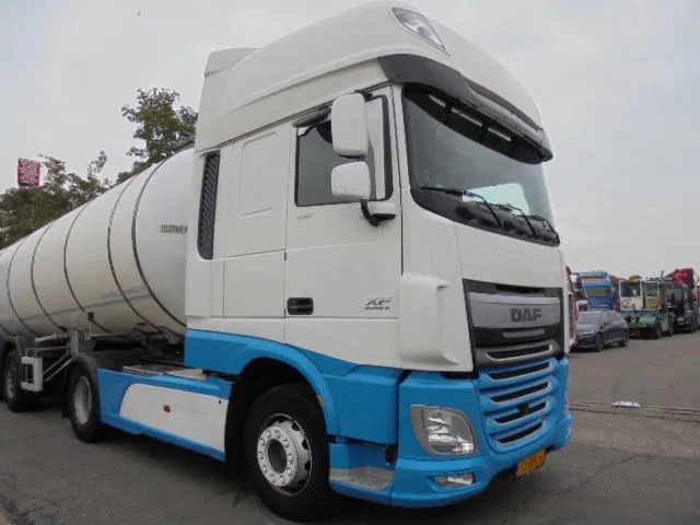 DAF XF 440 SUPER SPACE CAB NL TRUCK - Камион влекач: слика 2 DAF XF 440 SUPER SPACE CAB NL TRUCK - Камион влекач: слика 2