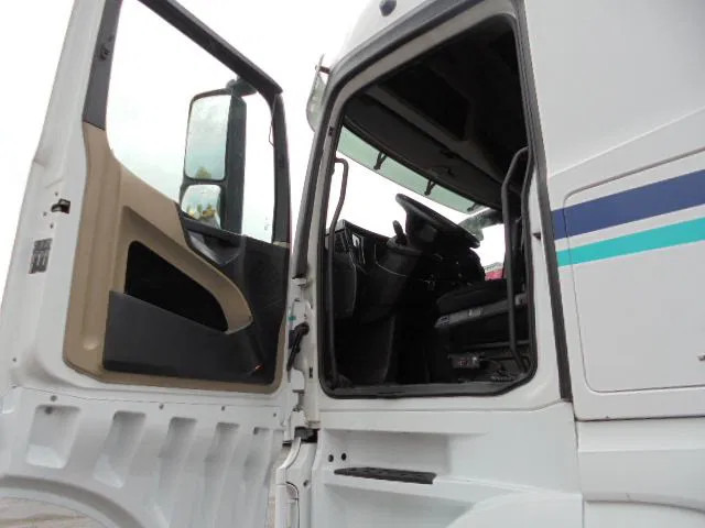 Mercedes-Benz Actros 1842 15x IN STOCK - Камион влекач: слика 2 Mercedes-Benz Actros 1842 15x IN STOCK - Камион влекач: слика 2