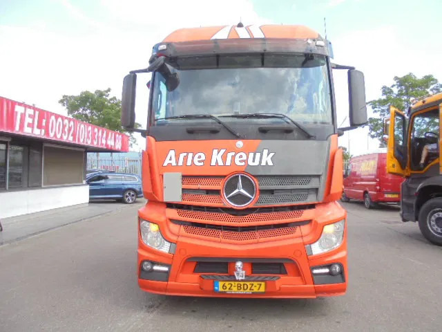 Mercedes-Benz Actros 2343 6X2 VOORLOOPAS - Камион влекач: слика 2 Mercedes-Benz Actros 2343 6X2 VOORLOOPAS - Камион влекач: слика 2