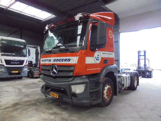 Mercedes-Benz Antos 1832 CABINE SCHADE FOR PARTS - Камион влекач: слика 1 Mercedes-Benz Antos 1832 CABINE SCHADE FOR PARTS - Камион влекач: слика 1