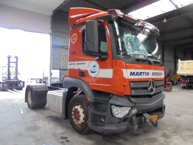 Mercedes-Benz Antos 1832 CABINE SCHADE FOR PARTS - Камион влекач: слика 3 Mercedes-Benz Antos 1832 CABINE SCHADE FOR PARTS - Камион влекач: слика 3