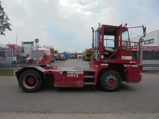 MOL YM 225/4X2 40 KM/H - Трактор на терминалот: слика 4 MOL YM 225/4X2 40 KM/H - Трактор на терминалот: слика 4