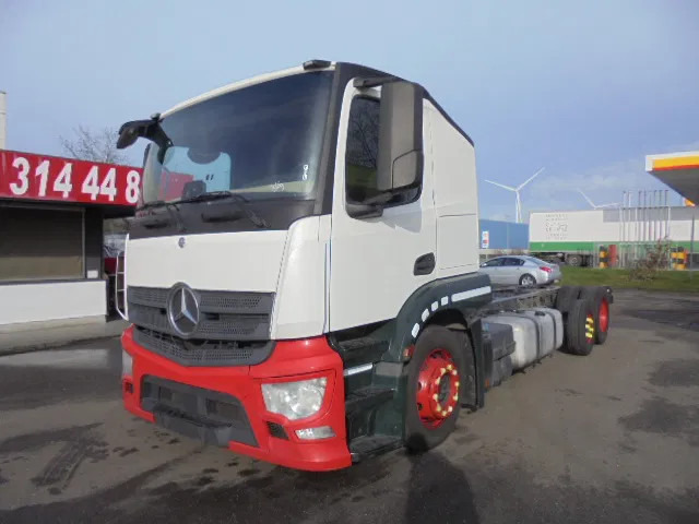 Mercedes-Benz Actros 2340 6X2 EUR 6 - Камион со кабинска шасија: слика 1 Mercedes-Benz Actros 2340 6X2 EUR 6 - Камион со кабинска шасија: слика 1