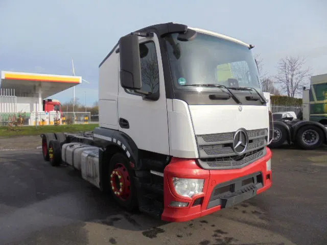 Mercedes-Benz Actros 2340 6X2 EUR 6 - Камион со кабинска шасија: слика 3 Mercedes-Benz Actros 2340 6X2 EUR 6 - Камион со кабинска шасија: слика 3