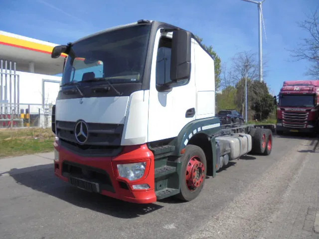 Автотранспортен камион Mercedes-Benz Actros 2340 LL: слика 1