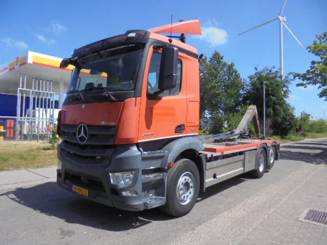 Mercedes-Benz Antos 2845 6X2 NL TRUCK APK -TUV 13-04-2026 - Камион со кука за подигање: слика 1 Mercedes-Benz Antos 2845 6X2 NL TRUCK APK -TUV 13-04-2026 - Камион со кука за подигање: слика 1