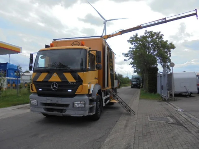 Mercedes-Benz Axor 1828 - Камион со кран: слика 1 Mercedes-Benz Axor 1828 - Камион со кран: слика 1