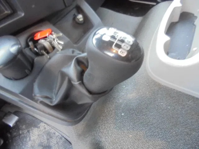 Камион ладилник Renault D 210 FRIGO MANUAL GEARBOX: слика 11