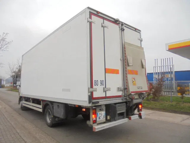 Камион ладилник Renault D 210 FRIGO MANUAL GEARBOX: слика 16