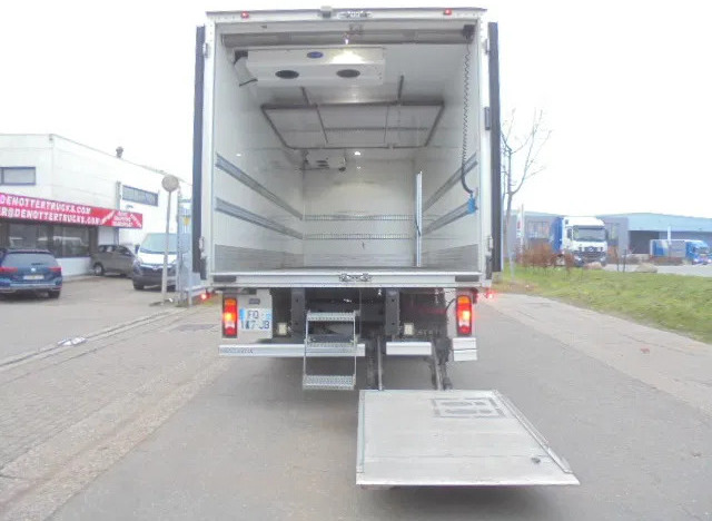 Камион ладилник Renault D 210 FRIGO MANUAL GEARBOX: слика 6