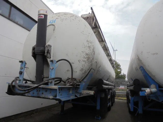 SPITZER EUROVRAC BP SK50 - Полуприколка цистерна: слика 1 SPITZER EUROVRAC BP SK50 - Полуприколка цистерна: слика 1