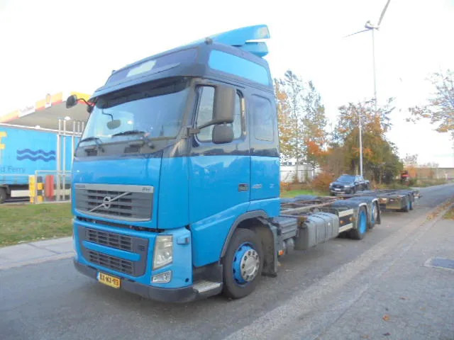 Volvo FH 420 6X2 NL TRUCK - Транспортер на контејнер/ Камион со променливо тело: слика 1 Volvo FH 420 6X2 NL TRUCK - Транспортер на контејнер/ Камион со променливо тело: слика 1